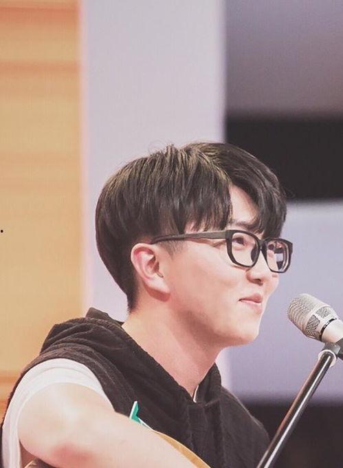 娱乐圈吃瓜爆料宋亚轩,娱乐圈风云再起，揭秘他的神秘生活